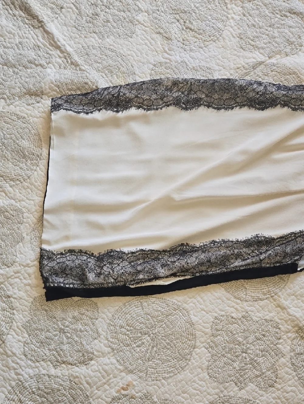 Dolce & Gabbana White Dress with Black Lace Trim - Picture 5 of 6